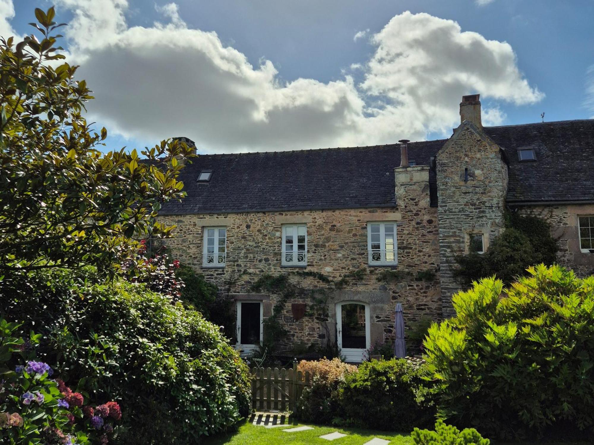 De Charme Au Manoir Du Plessis-quinquis * Sainte-Seve